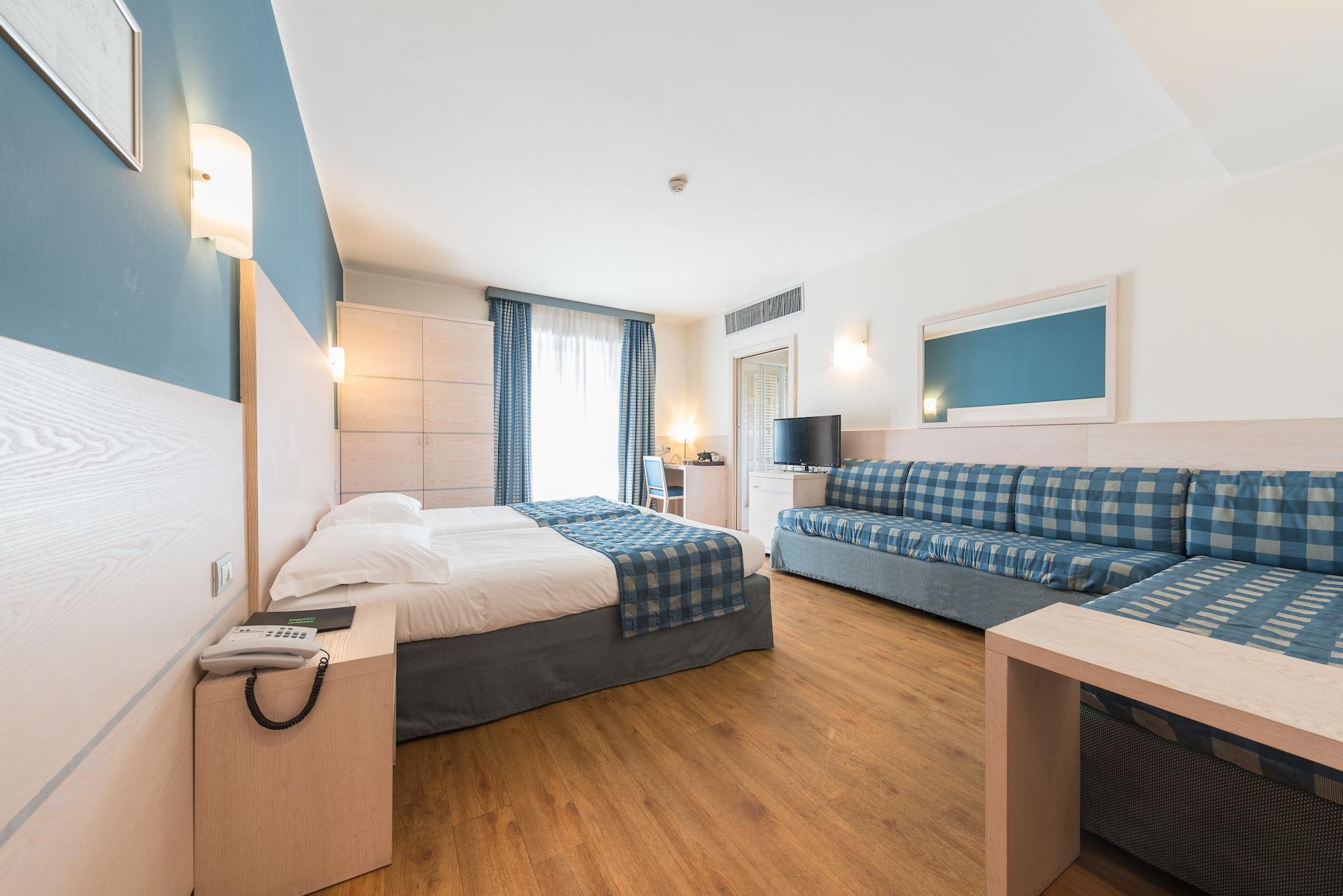 Caravel Bike Hotel Torbole Sul Garda Room photo